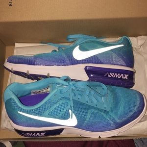 BRAND NEW NIKE AIR MAX